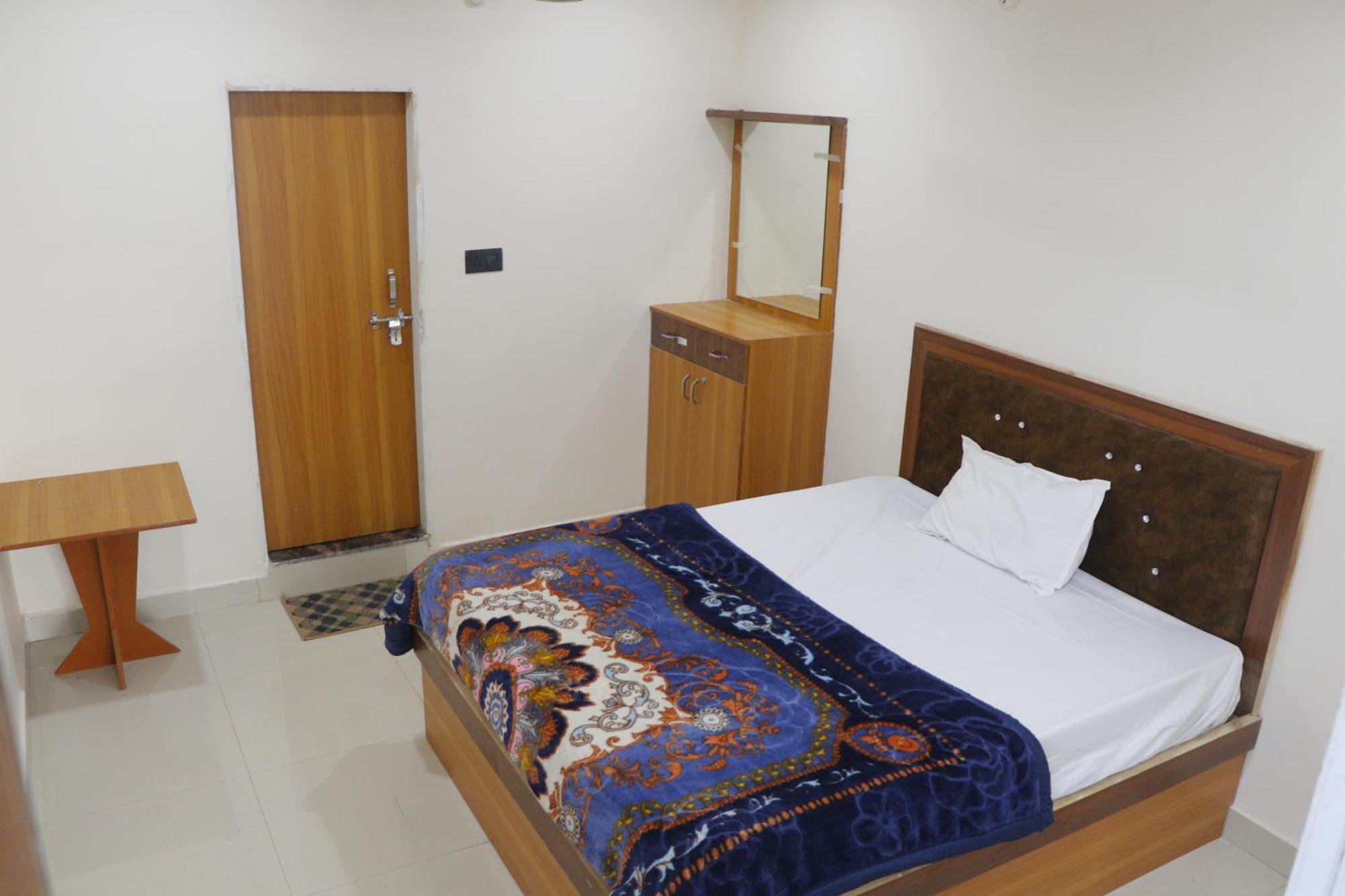 Dolphin Guest House Mathura Exterior photo